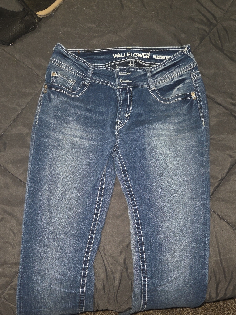 Wallflower Mid Rise Womens Jeans